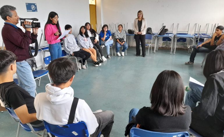 Estudiantes aprenden inglés en campamento de invierno del Mineduc
